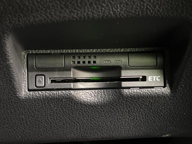 プリウス S 4WD 純正SDナビ バックカメラ 寒冷地仕様 禁煙車 スマートキー LEDヘッド ビルトインETC オートライト デュアルエアコン 純正16インチアルミ Bluetooth CD DVD再生(5枚目)