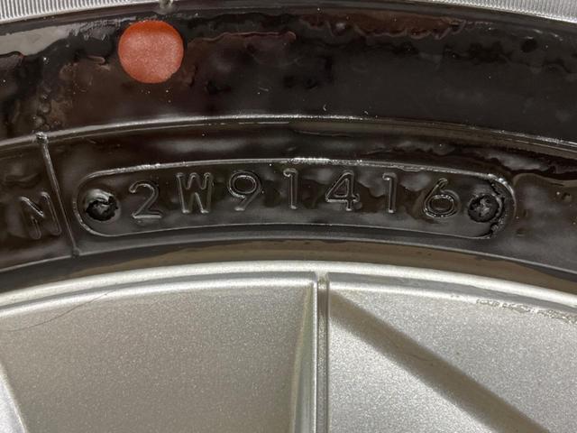 プリウス S 4WD 純正SDナビ バックカメラ 寒冷地仕様 禁煙車 スマートキー LEDヘッド ビルトインETC オートライト デュアルエアコン 純正16インチアルミ Bluetooth CD DVD再生(18枚目)