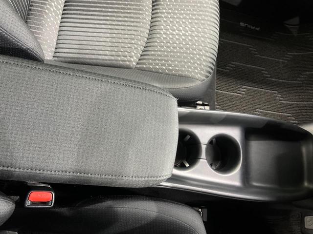 プリウス S 4WD 純正SDナビ バックカメラ 寒冷地仕様 禁煙車 スマートキー LEDヘッド ビルトインETC オートライト デュアルエアコン 純正16インチアルミ Bluetooth CD DVD再生(31枚目)