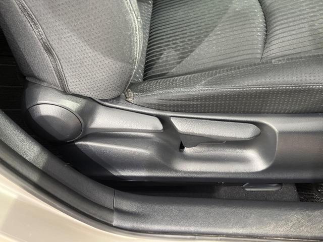 プリウス S 4WD 純正SDナビ バックカメラ 寒冷地仕様 禁煙車 スマートキー LEDヘッド ビルトインETC オートライト デュアルエアコン 純正16インチアルミ Bluetooth CD DVD再生(39枚目)