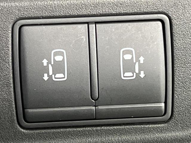 セレナ ハイウェイスター　４ＷＤ　両側電動ドア　ＳＤナビ　後席モニター　バックカメラ　衝突被害軽減システム　禁煙車　ハーフレザーシート　ドラレコ　スマートキー　ＬＥＤヘッド　ビルトインＥＴＣ　クルコン　オートライト（4枚目）