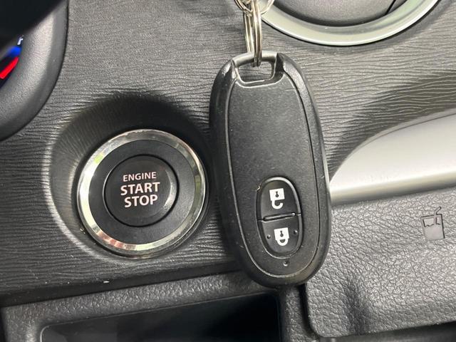 【キーレススタートシステム】カバンやポケットに入れたままでもドアの施錠・解錠が可能なスマートキーを装備。エンジンのオン・オフ時もカギを取り出す必要が無いからとっても便利です♪