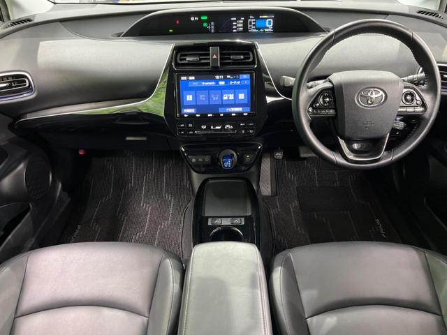 プリウス Aツーリングセレクション 4WD バックカメラ 寒冷地仕様 レーダークルーズ 禁煙車 ハーフレザーシート パワーシート ドラレコ コーナーセンサー スマートキー LEDヘッド ビルトインETC オートハイビーム 車線逸脱警報(2枚目)