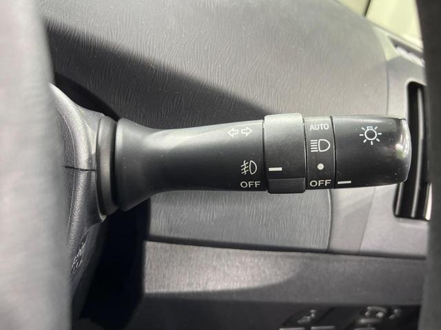 プリウス S SDナビ バックカメラ ハーフレザーシート スマートキー HIDヘッド ビルトインETC オートライト オートエアコン 純正15インチアルミ(23枚目)