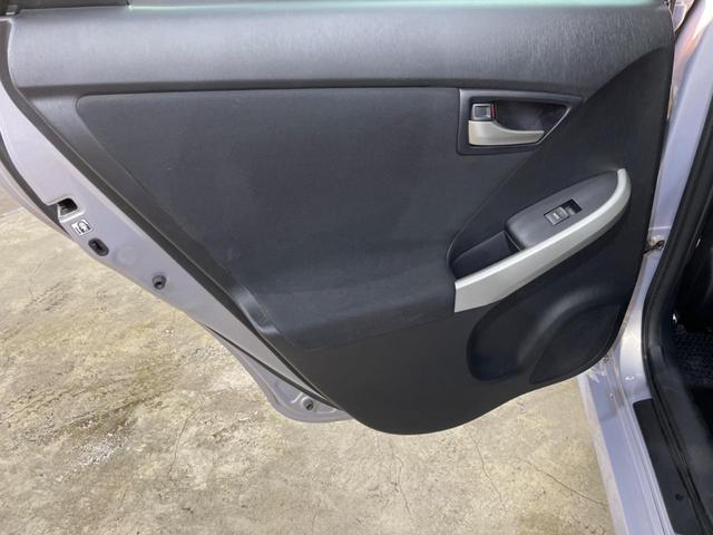 プリウス S SDナビ バックカメラ ハーフレザーシート スマートキー HIDヘッド ビルトインETC オートライト オートエアコン 純正15インチアルミ(34枚目)