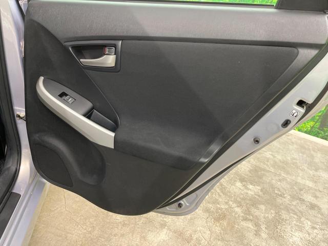 プリウス S SDナビ バックカメラ ハーフレザーシート スマートキー HIDヘッド ビルトインETC オートライト オートエアコン 純正15インチアルミ(36枚目)