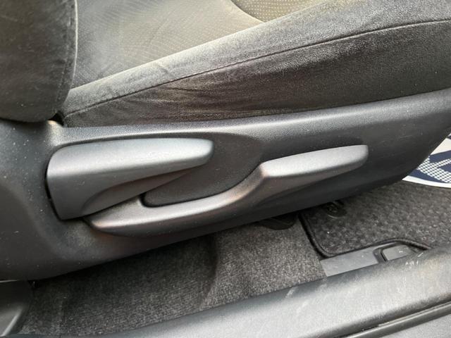 プリウス S SDナビ バックカメラ ハーフレザーシート スマートキー HIDヘッド ビルトインETC オートライト オートエアコン 純正15インチアルミ(43枚目)