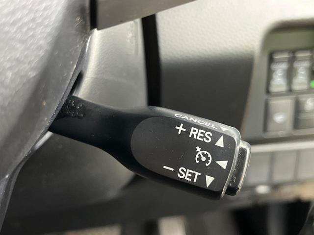 【クルーズコントロール】高速道路もラクラク走行。アクセルを離しても一定速度で走行ができ、長距離運転時の負担を軽減！加速・減速も簡単なスイッチ操作で調整できます。