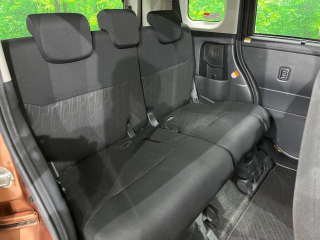 後部座席も気になるようなキズ・汚れやへたり等、大きなダメージはなく、良好な状態です。