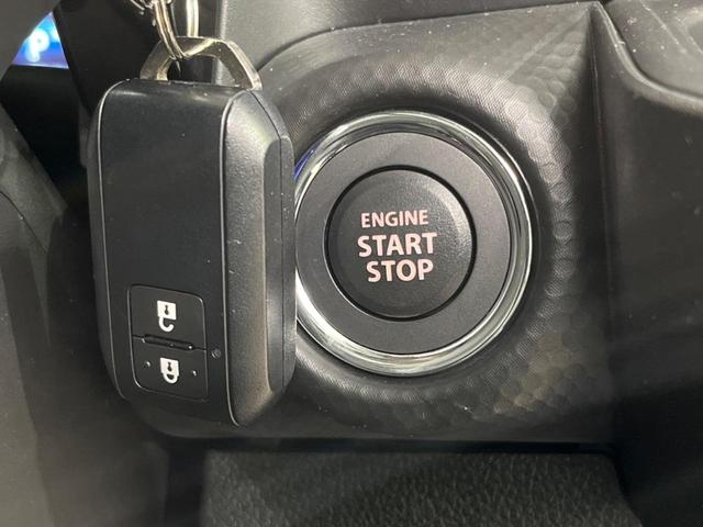 【キーレススタートシステム】カバンやポケットに入れたままでもドアの施錠・解錠が可能なスマートキーを装備。エンジンのオン・オフ時もカギを取り出す必要が無いからとっても便利です♪