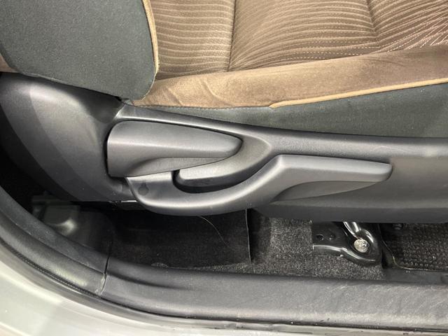 アクア Ｇ　寒冷地仕様　禁煙車　スマートキー　オートライト　オートエアコン　Ｂｌｕｅｔｏｏｔｈ　ＣＤ　ＤＶＤ再生　フルセグ（35枚目）