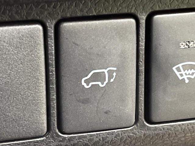 ハリアー プレミアム 4WD SDナビ バックカメラ 寒冷地仕様 レーダークルーズ 禁煙車 電動リアゲート レザーシート パワーシート コーナーセンサー スマートキー LEDヘッド ETC 純正18インチアルミ(5枚目)