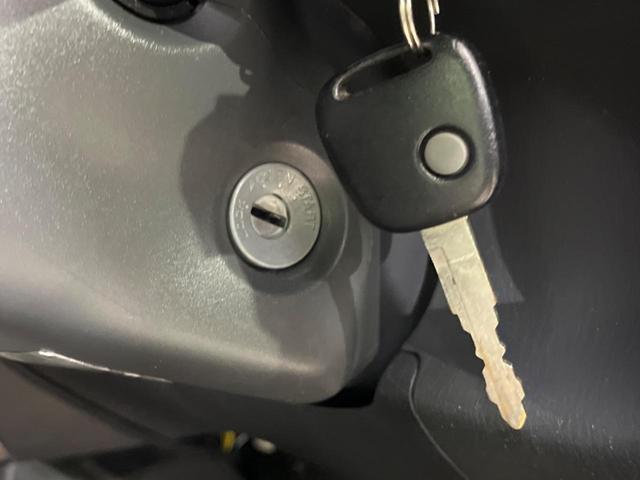 ジムニー ランドベンチャー　４ＷＤ　ＭＴ車　禁煙車　レザー調シート　シートヒーター　純正１６インチアルミ　ＣＤ（7枚目）