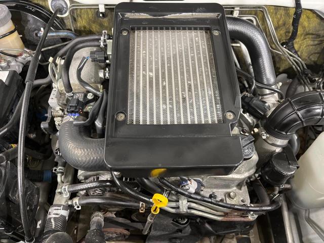 ジムニー ランドベンチャー　４ＷＤ　ＭＴ車　禁煙車　レザー調シート　シートヒーター　純正１６インチアルミ　ＣＤ（18枚目）