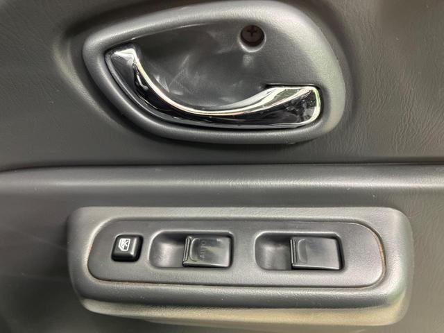 ジムニー ランドベンチャー　４ＷＤ　ＭＴ車　禁煙車　レザー調シート　シートヒーター　純正１６インチアルミ　ＣＤ（41枚目）