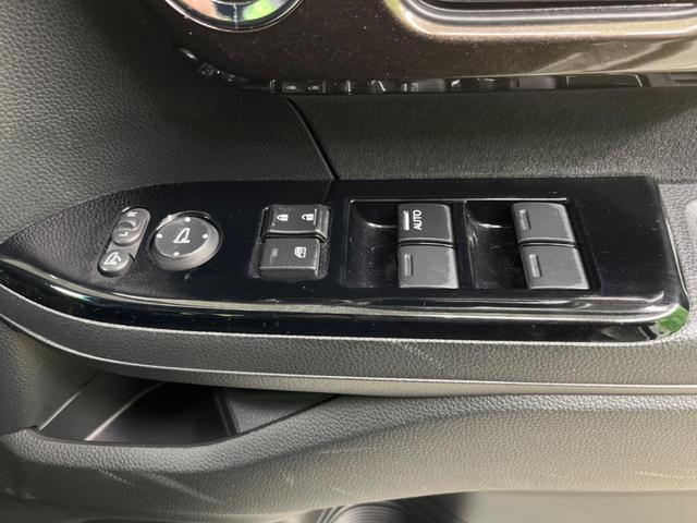 Ｎ－ＢＯＸカスタム Ｇ・Ｌターボホンダセンシング　４ＷＤ　両側電動ドア　純正ＳＤナビ　バックカメラ　衝突被害軽減システム　禁煙車　ハーフレザーシート　コーナーセンサー　スマートキー　ＬＥＤヘッド　ビルトインＥＴＣ　クルコン　純正１４インチアルミ（42枚目）