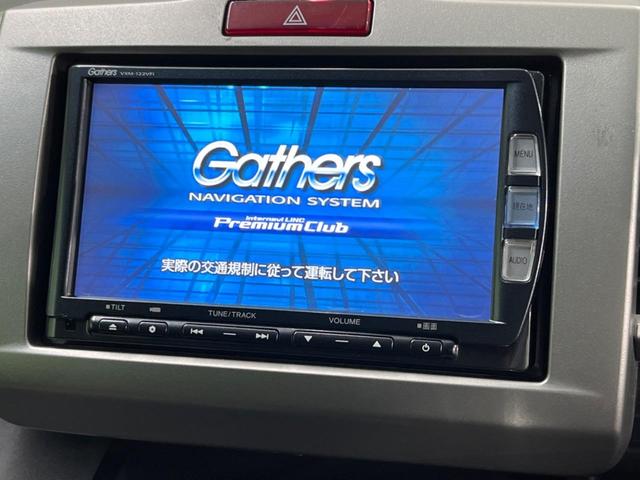 フリード Ｇ　ジャストセレクション　４ＷＤ　電動スライドドア　純正ＳＤナビ　バックカメラ　寒冷地仕様　禁煙車　スマートキー　ＨＩＤヘッド　ビルトインＥＴＣ　オートエアコン　Ｂｌｕｅｔｏｏｔｈ　ＣＤ　ＤＶＤ再生　地デジ（4枚目）