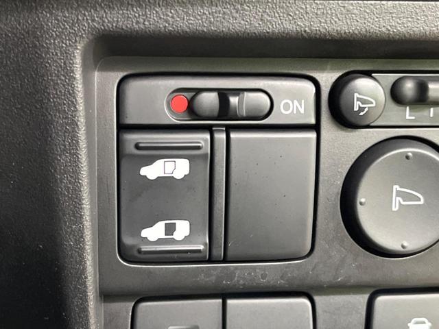 フリード Ｇ　ジャストセレクション　４ＷＤ　電動スライドドア　純正ＳＤナビ　バックカメラ　寒冷地仕様　禁煙車　スマートキー　ＨＩＤヘッド　ビルトインＥＴＣ　オートエアコン　Ｂｌｕｅｔｏｏｔｈ　ＣＤ　ＤＶＤ再生　地デジ（5枚目）