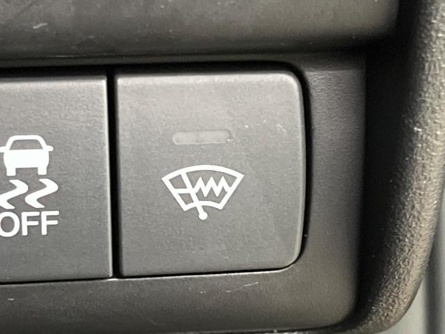 フリード Ｇ　ジャストセレクション　４ＷＤ　電動スライドドア　純正ＳＤナビ　バックカメラ　寒冷地仕様　禁煙車　スマートキー　ＨＩＤヘッド　ビルトインＥＴＣ　オートエアコン　Ｂｌｕｅｔｏｏｔｈ　ＣＤ　ＤＶＤ再生　地デジ（6枚目）