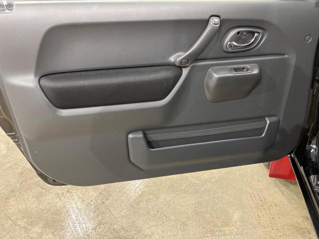 ジムニー クロスアドベンチャー 4WD MT車 SDナビ 禁煙車 レザーシート シートヒーター 純正16インチアルミ CD DVD再生 地デジ(32枚目)