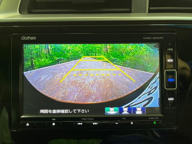 フィットハイブリッド Ｆ　４ＷＤ　純正ＳＤナビ　バックカメラ　寒冷地仕様　衝突被害軽減システム　ドラレコ　スマートキー　ＬＥＤヘッド　ビルトインＥＴＣ　オートライト　オートエアコン　Ｂｌｕｅｔｏｏｔｈ　ＣＤ　ＤＶＤ再生（4枚目）