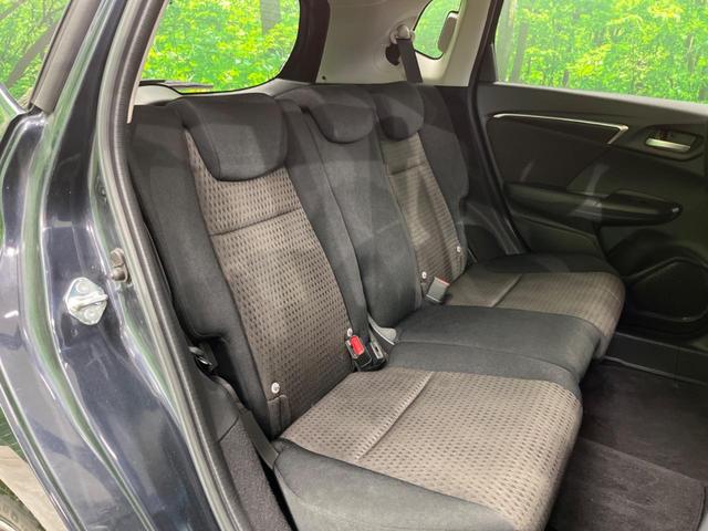 フィットハイブリッド Ｆ　４ＷＤ　純正ＳＤナビ　バックカメラ　寒冷地仕様　衝突被害軽減システム　ドラレコ　スマートキー　ＬＥＤヘッド　ビルトインＥＴＣ　オートライト　オートエアコン　Ｂｌｕｅｔｏｏｔｈ　ＣＤ　ＤＶＤ再生（9枚目）