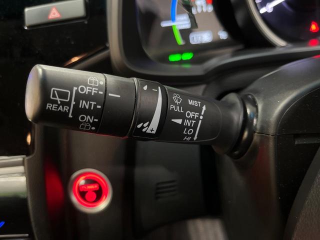 フィットハイブリッド Ｆ　４ＷＤ　純正ＳＤナビ　バックカメラ　寒冷地仕様　衝突被害軽減システム　ドラレコ　スマートキー　ＬＥＤヘッド　ビルトインＥＴＣ　オートライト　オートエアコン　Ｂｌｕｅｔｏｏｔｈ　ＣＤ　ＤＶＤ再生（24枚目）