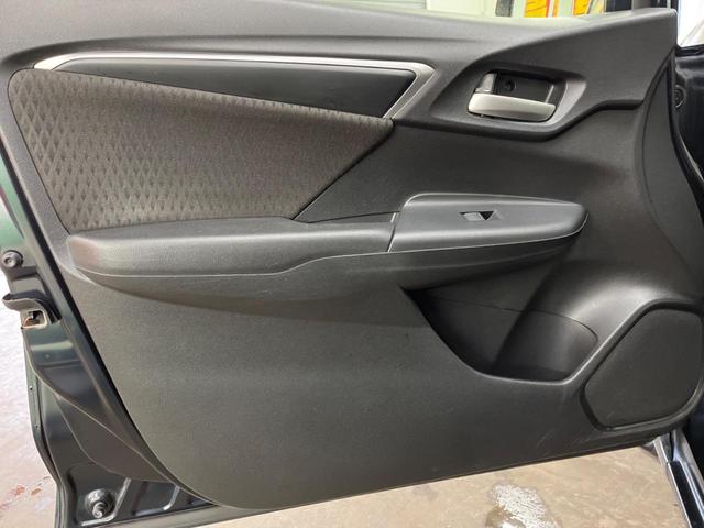 フィットハイブリッド Ｆ　４ＷＤ　純正ＳＤナビ　バックカメラ　寒冷地仕様　衝突被害軽減システム　ドラレコ　スマートキー　ＬＥＤヘッド　ビルトインＥＴＣ　オートライト　オートエアコン　Ｂｌｕｅｔｏｏｔｈ　ＣＤ　ＤＶＤ再生（34枚目）