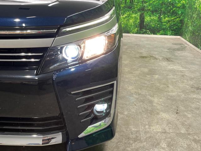 ヴォクシー ハイブリッドＺＳ　煌ＩＩ　両側電動ドア　ＳＤナビ　後席モニター　バックカメラ　衝突被害軽減システム　禁煙車　ＬＥＤヘッド　オートハイビーム　車線逸脱警報　オートライト　デュアルエアコン　リアエアコン　Ｂｌｕｅｔｏｏｔｈ　ＣＤ（12枚目）