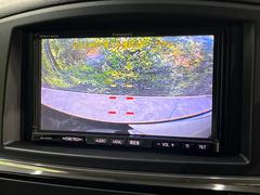 【バックカメラ】駐車時に後方がリアルタイム映像で確認できます。大型商業施設や立体駐車場での駐車時や、夜間のバック時に大活躍！運転スキルに関わらず、今や必須となった装備のひとつです！ 4