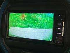 【バックカメラ】駐車時に後方がリアルタイム映像で確認できます。大型商業施設や立体駐車場での駐車時や、夜間のバック時に大活躍！運転スキルに関わらず、今や必須となった装備のひとつです！ 4