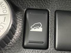 【ダウンヒルアシスト】急な坂道を下るときに自動でブレーキを制御、一定の低速度を保ちます。雪道や悪路など滑りやすい路面の下り坂でもタイヤがロックしないから安心！ハンドル操作に集中できます！ 4