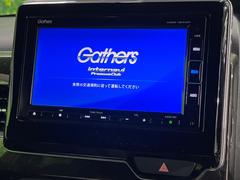 【純正ナビ】人気の純正ナビを装備しております。ナビの使いやすさはもちろん、オーディオ機能も充実！キャンプや旅行はもちろん、通勤や買い物など普段のドライブも楽しくなるはず♪ 3