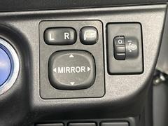 【電動格納ミラー】サイドミラーは電動格納式となっており、狭い駐車場でもキズがつくリスクを抑えられます。 7