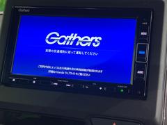 【純正ナビ】人気の純正ナビを装備しております。ナビの使いやすさはもちろん、オーディオ機能も充実！キャンプや旅行はもちろん、通勤や買い物など普段のドライブも楽しくなるはず♪ 3