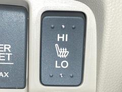 【シートヒーター】寒い日に重宝するシートヒーター！エアコンより早く温まってくれるので寒がりの人も安心ですね♪エアコンの温風は乾燥するから苦手、という方にもをおすすめです。 4