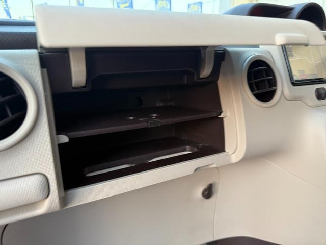ポルテ Ｇ　★４ＷＤ★寒冷地仕様★スマートエントリー★パワスラ／ナノイー付オートエアコン／シートヒーター（運転席、助手席）／ステアリングヒーター／デアイサー／純正ナビ／ＴＶ／ＣＤ／Ｂｌｕｅｔｏｏｔｈ／バックカメラ（5枚目）