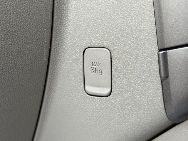 ムーヴコンテ Ｘ　★４ＷＤ★後期／ｅｃｏＩＤＬＥ／キーフリー／オートエアコン／イモビライザ－／キーフリー連動オート格納ドアミラー／グリーンアクセント（ドアトリム／インパネ）／バニティミラー／メッキインサイドドアハンドル（9枚目）