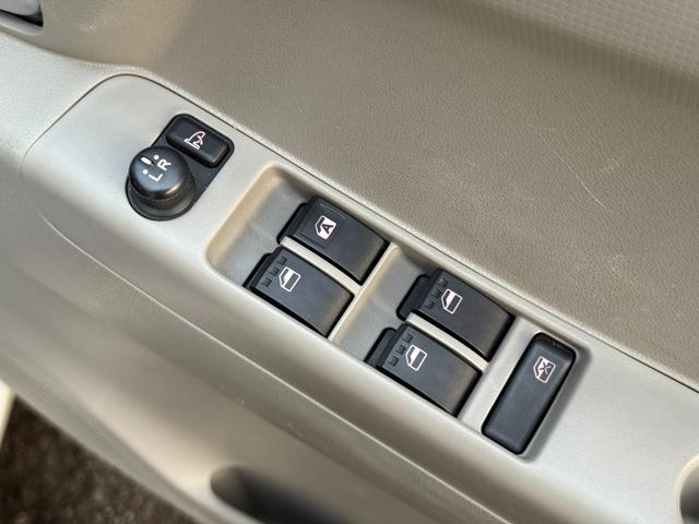 ムーヴコンテ Ｘ　★４ＷＤ★後期／ｅｃｏＩＤＬＥ／キーフリー／オートエアコン／イモビライザ－／キーフリー連動オート格納ドアミラー／グリーンアクセント（ドアトリム／インパネ）／バニティミラー／メッキインサイドドアハンドル（45枚目）