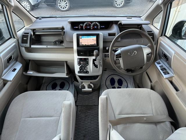 ノア Ｘ　スマートエディション　★７人乗り★両側パワースライドドア／３列シート／ＨＩＤヘッドランプ／オートライト／フォグランプ／スマートエントリー／プッシュスタート／ナビ／フルセグＴＶ／ＤＶＤ／ＣＤ／バックカメラ／ＥＴＣ（4枚目）