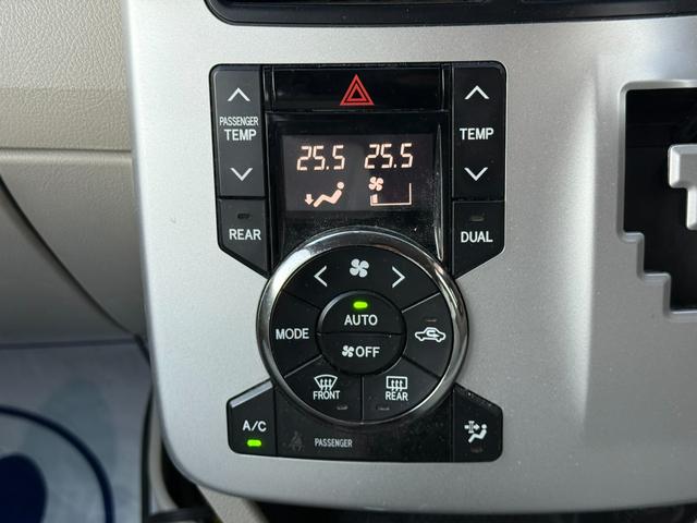 ノア Ｘ　スマートエディション　★７人乗り★両側パワースライドドア／３列シート／ＨＩＤヘッドランプ／オートライト／フォグランプ／スマートエントリー／プッシュスタート／ナビ／フルセグＴＶ／ＤＶＤ／ＣＤ／バックカメラ／ＥＴＣ（11枚目）