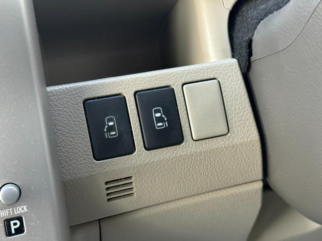 ノア Ｘ　スマートエディション　★７人乗り★両側パワースライドドア／３列シート／ＨＩＤヘッドランプ／オートライト／フォグランプ／スマートエントリー／プッシュスタート／ナビ／フルセグＴＶ／ＤＶＤ／ＣＤ／バックカメラ／ＥＴＣ（15枚目）