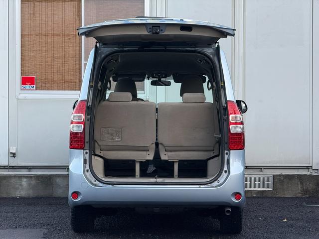 ノア Ｘ　スマートエディション　★７人乗り★両側パワースライドドア／３列シート／ＨＩＤヘッドランプ／オートライト／フォグランプ／スマートエントリー／プッシュスタート／ナビ／フルセグＴＶ／ＤＶＤ／ＣＤ／バックカメラ／ＥＴＣ（31枚目）