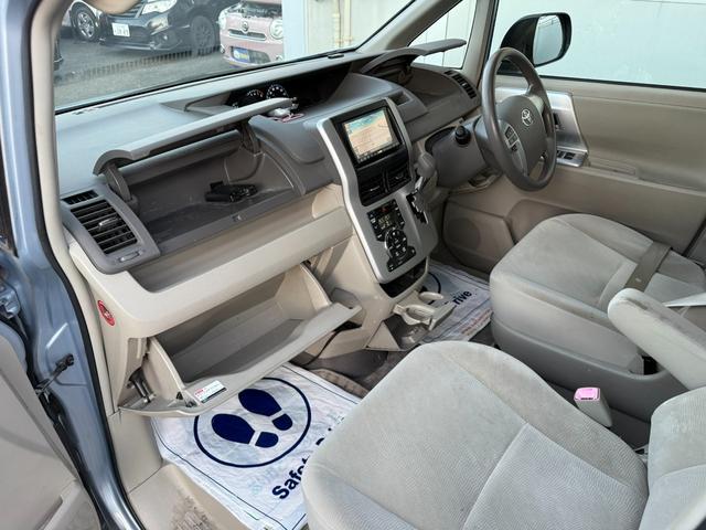 ノア Ｘ　スマートエディション　★７人乗り★両側パワースライドドア／３列シート／ＨＩＤヘッドランプ／オートライト／フォグランプ／スマートエントリー／プッシュスタート／ナビ／フルセグＴＶ／ＤＶＤ／ＣＤ／バックカメラ／ＥＴＣ（33枚目）