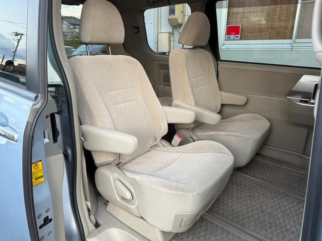 ノア Ｘ　スマートエディション　★７人乗り★両側パワースライドドア／３列シート／ＨＩＤヘッドランプ／オートライト／フォグランプ／スマートエントリー／プッシュスタート／ナビ／フルセグＴＶ／ＤＶＤ／ＣＤ／バックカメラ／ＥＴＣ（47枚目）