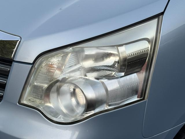 ノア Ｘ　スマートエディション　★７人乗り★両側パワースライドドア／３列シート／ＨＩＤヘッドランプ／オートライト／フォグランプ／スマートエントリー／プッシュスタート／ナビ／フルセグＴＶ／ＤＶＤ／ＣＤ／バックカメラ／ＥＴＣ（54枚目）