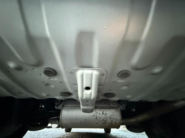 ノア Ｘ　スマートエディション　★７人乗り★両側パワースライドドア／３列シート／ＨＩＤヘッドランプ／オートライト／フォグランプ／スマートエントリー／プッシュスタート／ナビ／フルセグＴＶ／ＤＶＤ／ＣＤ／バックカメラ／ＥＴＣ（61枚目）