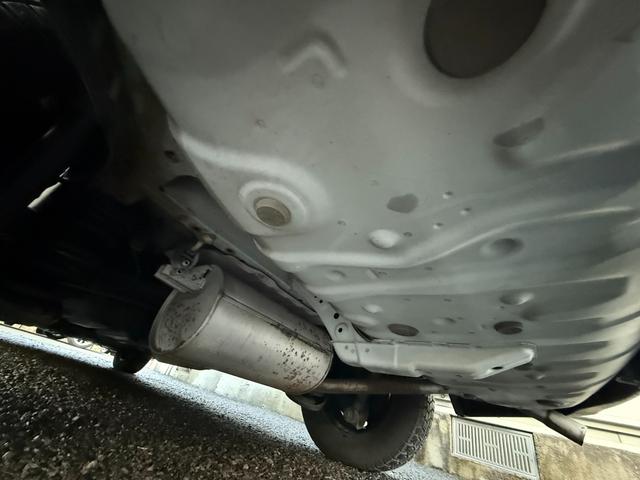 ノア Ｘ　スマートエディション　★７人乗り★両側パワースライドドア／３列シート／ＨＩＤヘッドランプ／オートライト／フォグランプ／スマートエントリー／プッシュスタート／ナビ／フルセグＴＶ／ＤＶＤ／ＣＤ／バックカメラ／ＥＴＣ（62枚目）