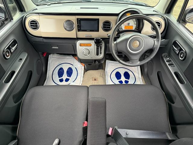 アルトラパン Xセレクション ★4WD★CVT★HIDヘッドランプ/オートライト/スマートキー/プッシュスタート/オートエアコン/LEDリアコンビランプ/革巻きステアリング/バニティミラー(運転席/助手席)/メッキドアハンドル(4枚目)