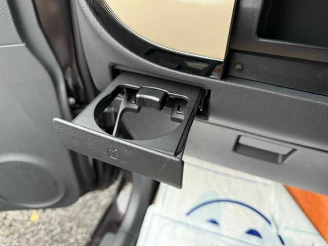 アルトラパン Xセレクション ★4WD★CVT★HIDヘッドランプ/オートライト/スマートキー/プッシュスタート/オートエアコン/LEDリアコンビランプ/革巻きステアリング/バニティミラー(運転席/助手席)/メッキドアハンドル(16枚目)